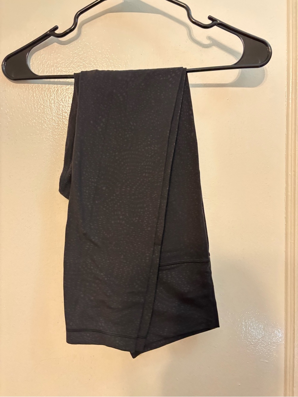 Women’s Luluelemon black spackled print Align leggings size 6